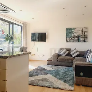Luxury Canary Wharf With Free Parking Apartment London