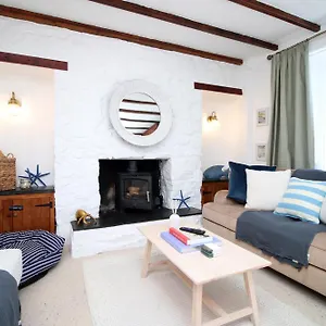 Little Gem In The Mumbles! Fishermans With Log Burner, Dog Friendly And Welcome Breakfast Hamper! Holiday home The Mumbles